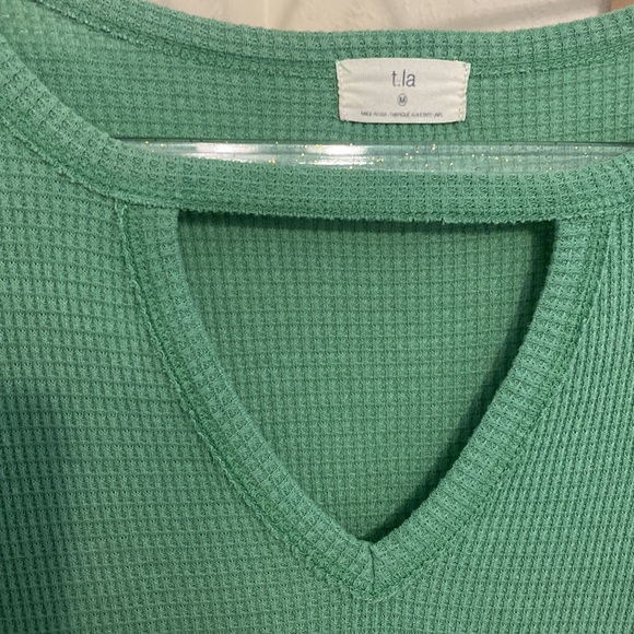 Anthropologie Waffle Knit Long Sleeve Tunic, cute neckline and slits on sides. - Picture 4 of 7